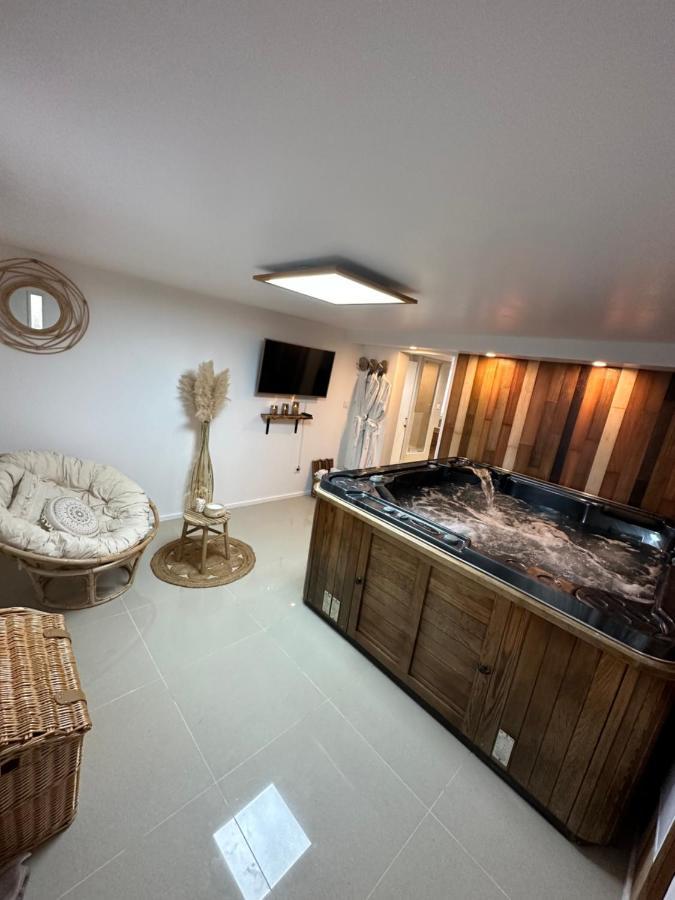 Appartement Jacuzzi Prive Avignon Extérieur photo